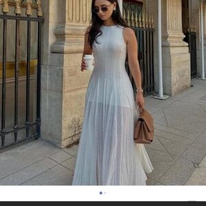 Elegant White Sleeveless Maxi Dress